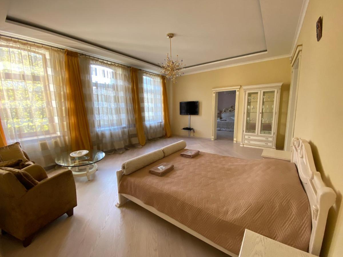Grand Apartment Lviv Exterior photo