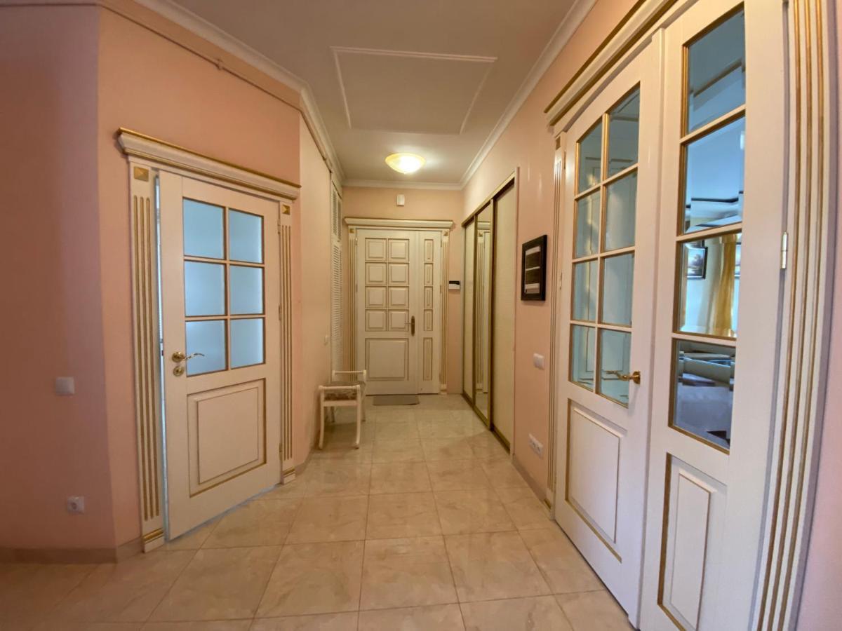 Grand Apartment Lviv Exterior photo